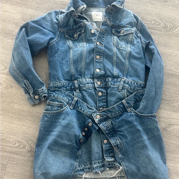 Zara’s new Stylish Blue Jacket Dress is made from washed denim. - Picture 12 of 15